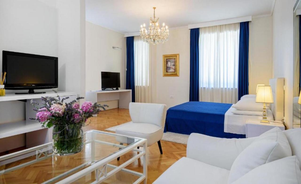 Palace Schoen Milesi - Esense Of Prestige - Private Pool - Free Parking - Old Money Style Luxury Rooms - Walking Distance To The Old Town, The Beach And All Amenities - Buralux Properties Split Exterior foto